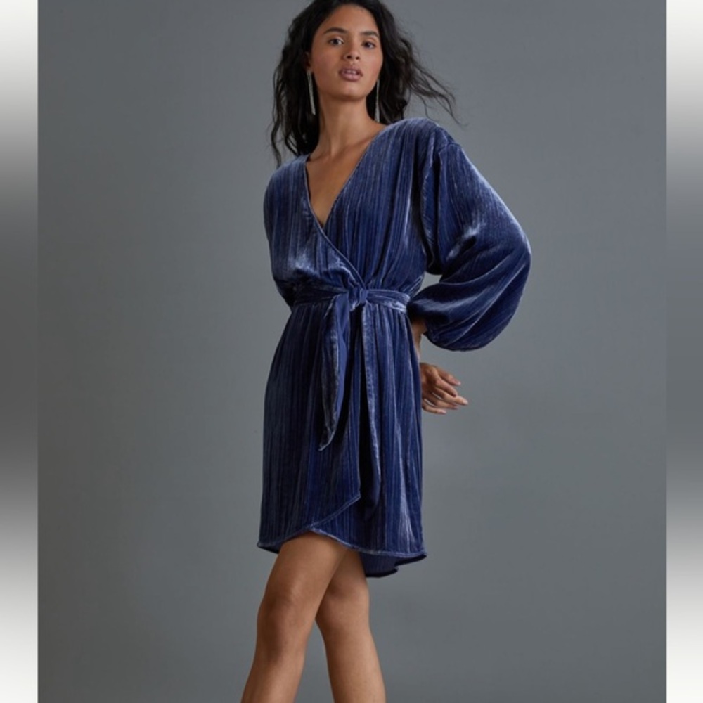 ANTHRO MAEVE 12 Sofia Velvet Wrap Mini Dress in dark blue in EUC